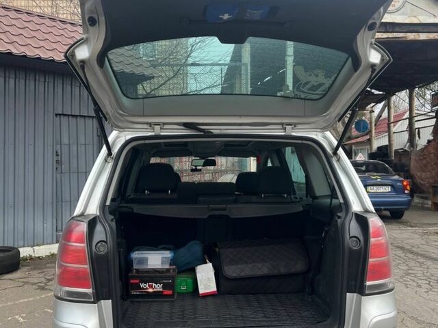 Серый Опель Зафира, объемом двигателя 1.9 л и пробегом 3 тыс. км за 2500 $, фото 3 на Automoto.ua