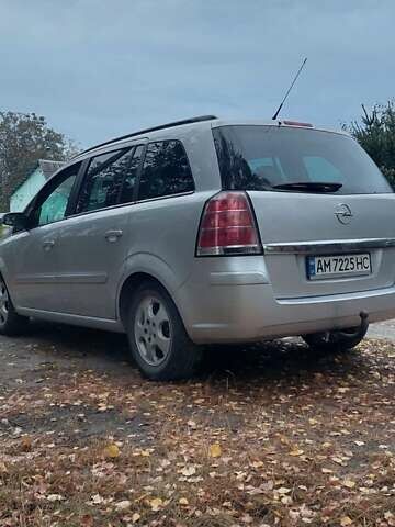 Серый Опель Зафира, объемом двигателя 1.8 л и пробегом 240 тыс. км за 4600 $, фото 2 на Automoto.ua