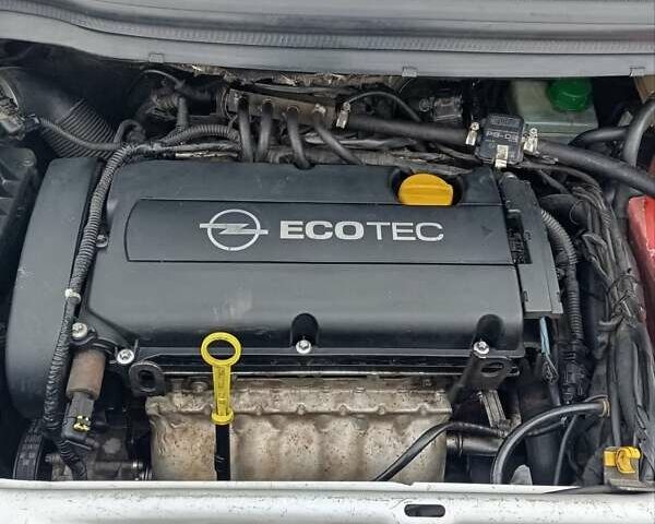 Серый Опель Зафира, объемом двигателя 1.8 л и пробегом 301 тыс. км за 5499 $, фото 7 на Automoto.ua