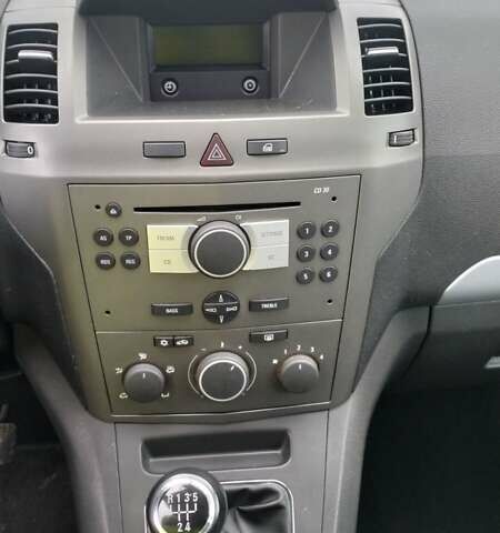 Серый Опель Зафира, объемом двигателя 1.6 л и пробегом 213 тыс. км за 5500 $, фото 10 на Automoto.ua