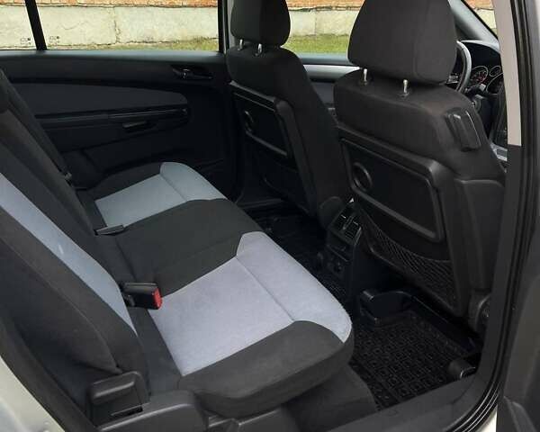 Серый Опель Зафира, объемом двигателя 1.8 л и пробегом 218 тыс. км за 4999 $, фото 33 на Automoto.ua