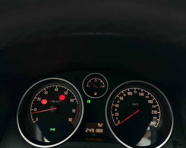 Сірий Опель Зафіра, об'ємом двигуна 1.8 л та пробігом 249 тис. км за 5999 $, фото 49 на Automoto.ua