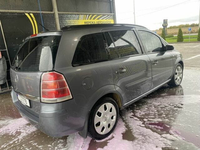 Серый Опель Зафира, объемом двигателя 1.9 л и пробегом 326 тыс. км за 5500 $, фото 3 на Automoto.ua