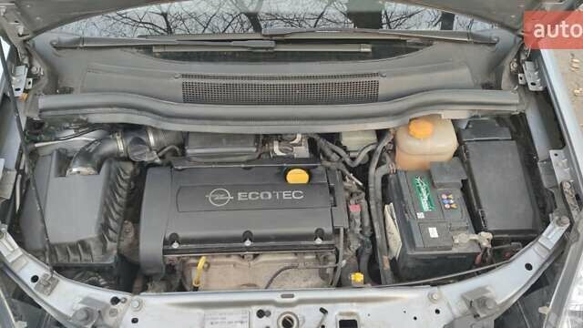 Серый Опель Зафира, объемом двигателя 1.6 л и пробегом 291 тыс. км за 4300 $, фото 28 на Automoto.ua