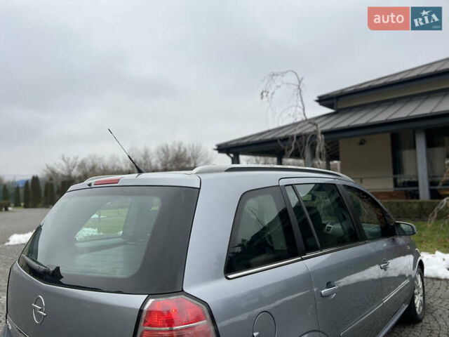 Серый Опель Зафира, объемом двигателя 1.9 л и пробегом 275 тыс. км за 4900 $, фото 16 на Automoto.ua