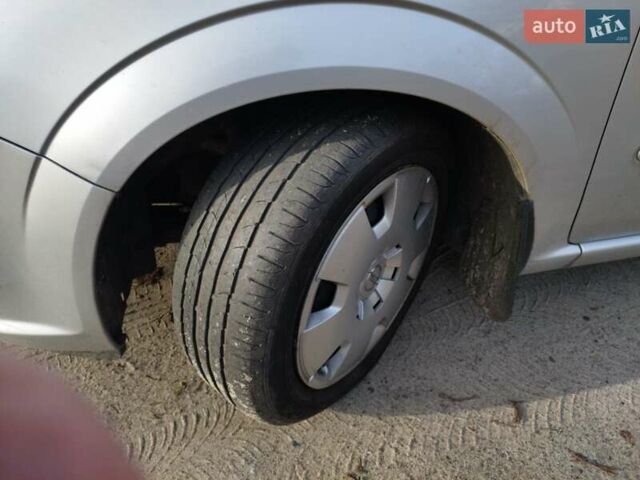 Серый Опель Зафира, объемом двигателя 1.8 л и пробегом 214 тыс. км за 5200 $, фото 28 на Automoto.ua