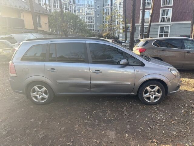 Серый Опель Зафира, объемом двигателя 1.8 л и пробегом 300 тыс. км за 4200 $, фото 2 на Automoto.ua