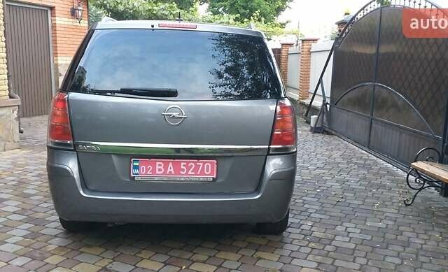 Серый Опель Зафира, объемом двигателя 1.6 л и пробегом 211 тыс. км за 5400 $, фото 4 на Automoto.ua