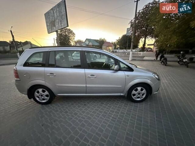 Серый Опель Зафира, объемом двигателя 1.6 л и пробегом 248 тыс. км за 5200 $, фото 3 на Automoto.ua