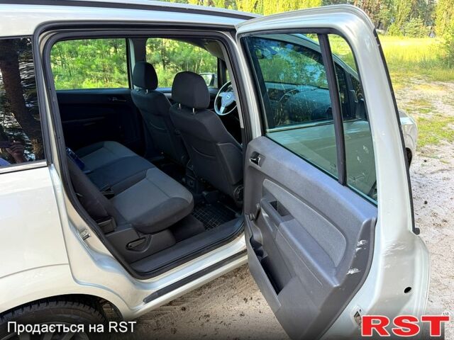 Серый Опель Зафира, объемом двигателя 1.8 л и пробегом 209 тыс. км за 5950 $, фото 9 на Automoto.ua