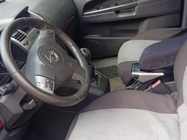 Серый Опель Зафира, объемом двигателя 0 л и пробегом 270 тыс. км за 4500 $, фото 3 на Automoto.ua