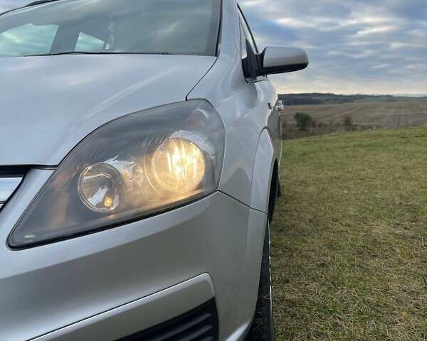 Серый Опель Зафира, объемом двигателя 1.8 л и пробегом 218 тыс. км за 4999 $, фото 12 на Automoto.ua