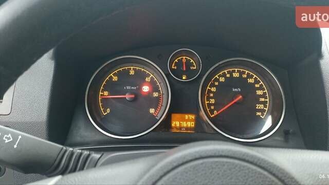 Серый Опель Зафира, объемом двигателя 1.9 л и пробегом 297 тыс. км за 5100 $, фото 1 на Automoto.ua