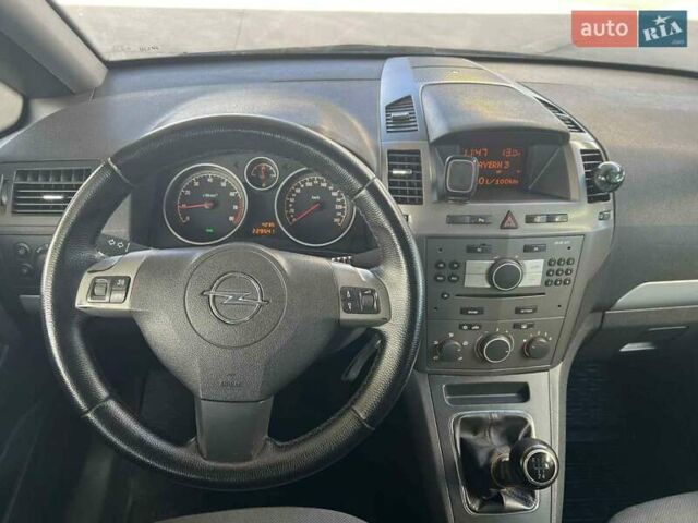 Серый Опель Зафира, объемом двигателя 1.6 л и пробегом 300 тыс. км за 4300 $, фото 12 на Automoto.ua