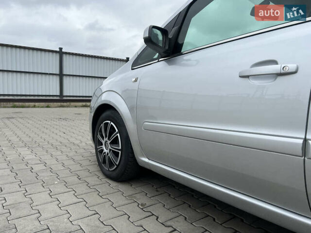 Серый Опель Зафира, объемом двигателя 1.8 л и пробегом 183 тыс. км за 5400 $, фото 19 на Automoto.ua