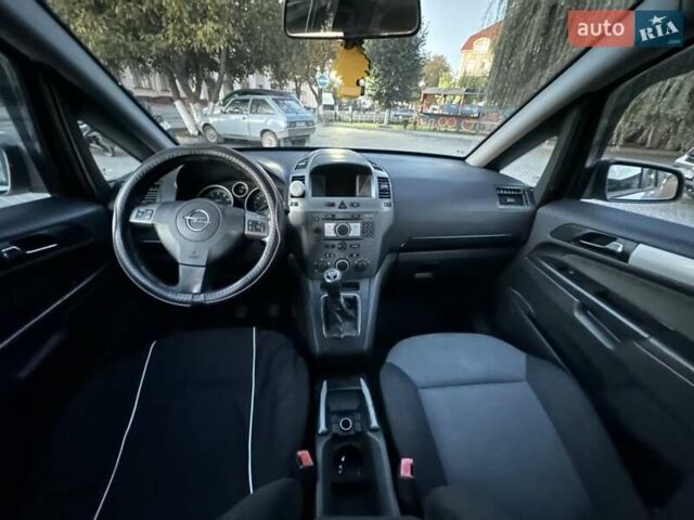 Серый Опель Зафира, объемом двигателя 1.6 л и пробегом 248 тыс. км за 5200 $, фото 8 на Automoto.ua