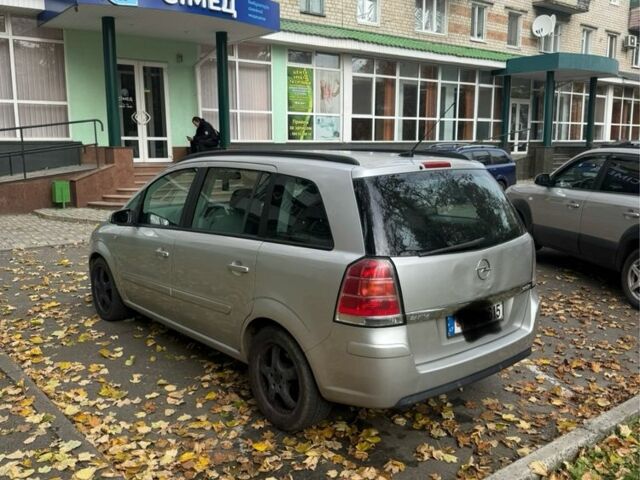 Серый Опель Зафира, объемом двигателя 1.9 л и пробегом 340 тыс. км за 3200 $, фото 2 на Automoto.ua
