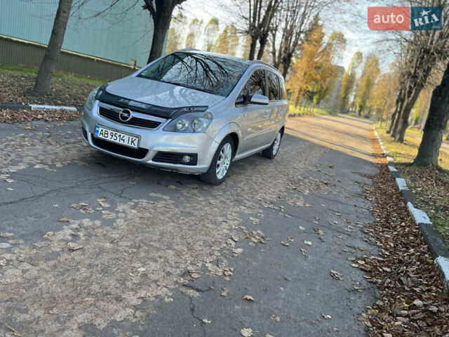 Серый Опель Зафира, объемом двигателя 1.9 л и пробегом 280 тыс. км за 4500 $, фото 1 на Automoto.ua