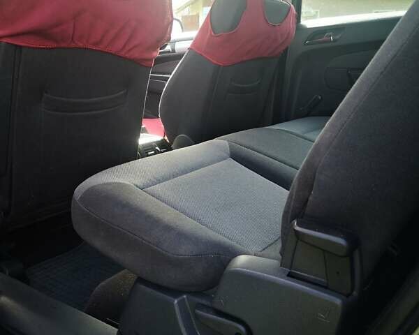 Серый Опель Зафира, объемом двигателя 1.6 л и пробегом 186 тыс. км за 5350 $, фото 1 на Automoto.ua