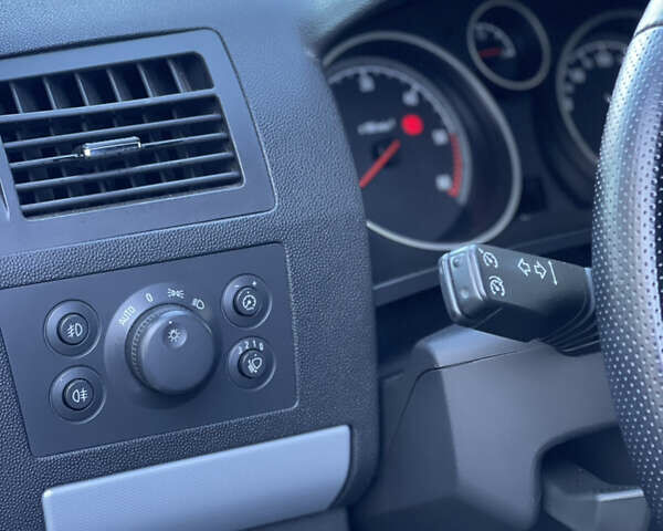 Опель Зафира 2006 в Жовкве на Automoto.ua Серый Опель Зафира, объемом двигателя 1.9 л и пробегом 228 тыс. км за 4999 $, фото 66 на Automoto.ua