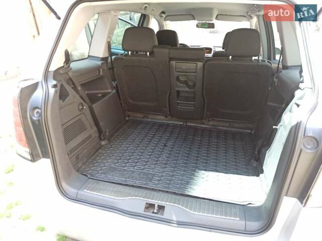 Серый Опель Зафира, объемом двигателя 1.9 л и пробегом 284 тыс. км за 4900 $, фото 14 на Automoto.ua