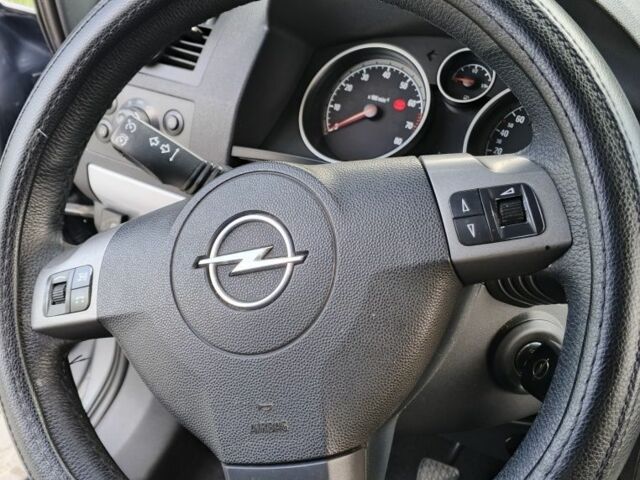 Серый Опель Зафира, объемом двигателя 1.8 л и пробегом 209 тыс. км за 5150 $, фото 6 на Automoto.ua