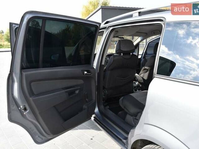 Серый Опель Зафира, объемом двигателя 1.9 л и пробегом 309 тыс. км за 4600 $, фото 18 на Automoto.ua