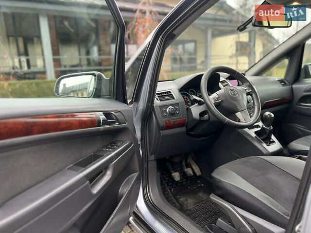 Серый Опель Зафира, объемом двигателя 1.9 л и пробегом 275 тыс. км за 4900 $, фото 25 на Automoto.ua