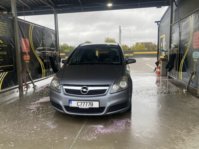 Серый Опель Зафира, объемом двигателя 1.9 л и пробегом 326 тыс. км за 5500 $, фото 5 на Automoto.ua