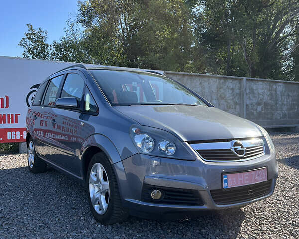Серый Опель Зафира, объемом двигателя 1.8 л и пробегом 205 тыс. км за 6400 $, фото 2 на Automoto.ua
