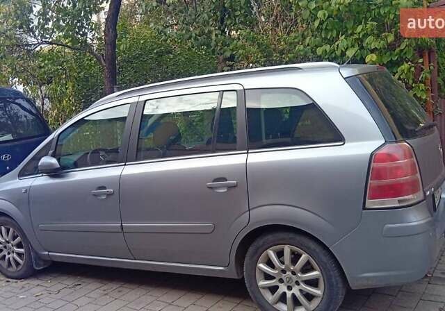 Серый Опель Зафира, объемом двигателя 1.9 л и пробегом 270 тыс. км за 4500 $, фото 6 на Automoto.ua