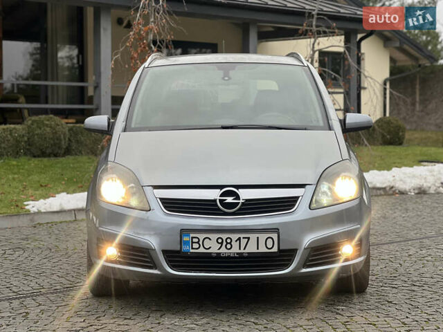 Серый Опель Зафира, объемом двигателя 1.9 л и пробегом 275 тыс. км за 4900 $, фото 3 на Automoto.ua