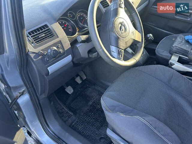 Опель Зафира 2006 в Львове на Automoto.ua Серый Опель Зафира, объемом двигателя 1.8 л и пробегом 385 тыс. км за 3650 $, фото 8 на Automoto.ua