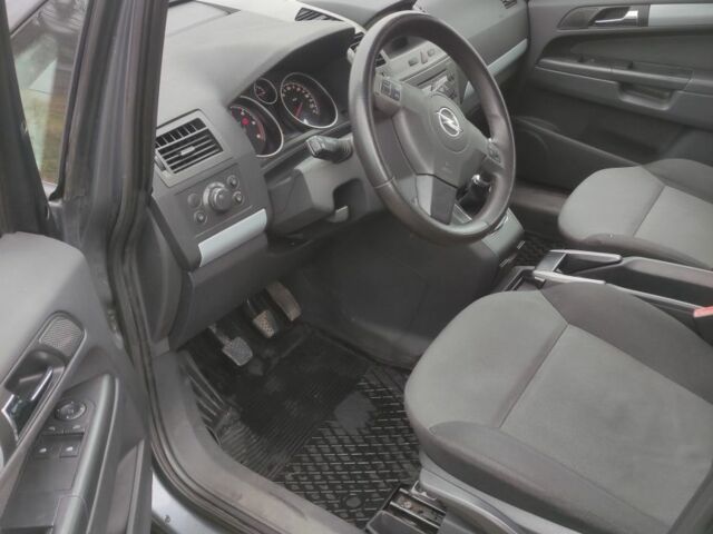 Серый Опель Зафира, объемом двигателя 1.9 л и пробегом 333 тыс. км за 2699 $, фото 10 на Automoto.ua