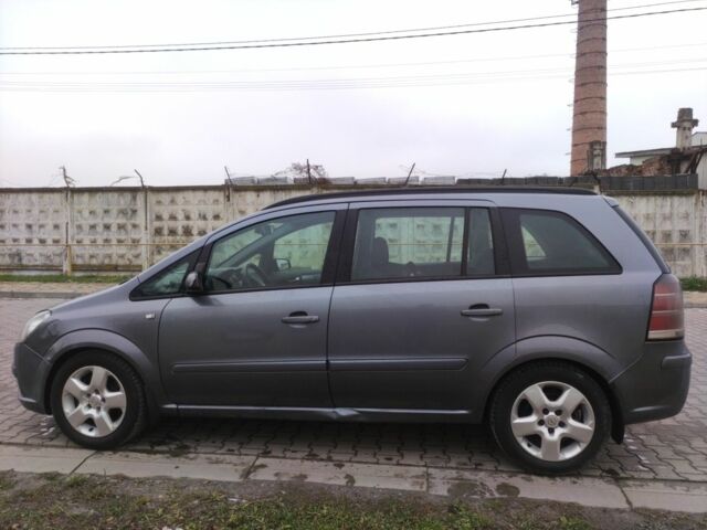 Серый Опель Зафира, объемом двигателя 1.9 л и пробегом 333 тыс. км за 2699 $, фото 3 на Automoto.ua