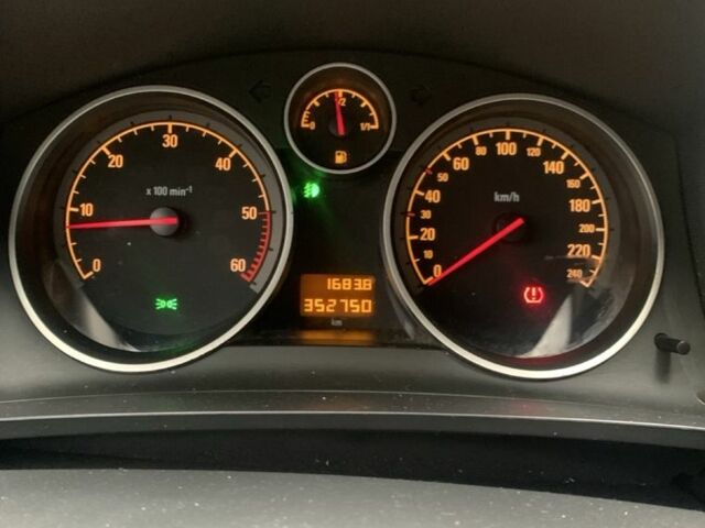 Серый Опель Зафира, объемом двигателя 1.9 л и пробегом 352 тыс. км за 3000 $, фото 4 на Automoto.ua