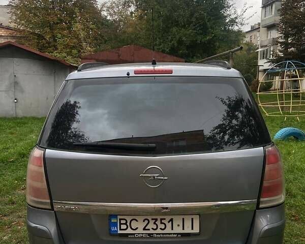 Серый Опель Зафира, объемом двигателя 1.6 л и пробегом 350 тыс. км за 3513 $, фото 2 на Automoto.ua
