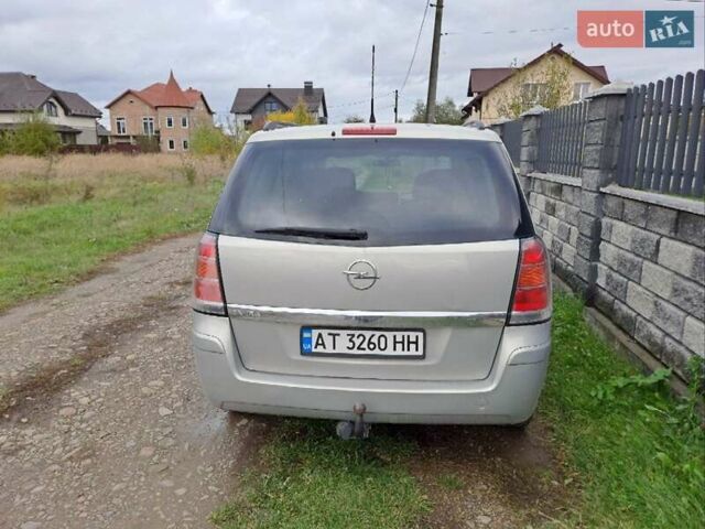 Серый Опель Зафира, объемом двигателя 1.6 л и пробегом 215 тыс. км за 5788 $, фото 4 на Automoto.ua