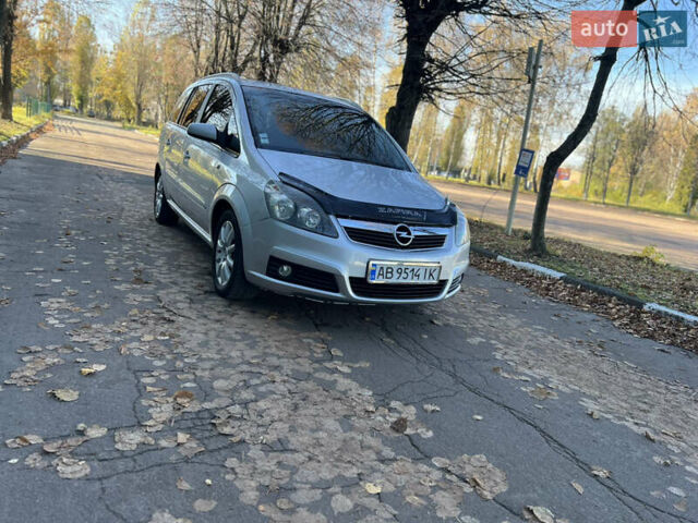Серый Опель Зафира, объемом двигателя 1.9 л и пробегом 280 тыс. км за 4500 $, фото 4 на Automoto.ua