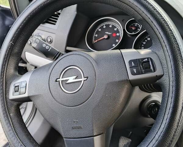 Серый Опель Зафира, объемом двигателя 1.8 л и пробегом 209 тыс. км за 5250 $, фото 19 на Automoto.ua