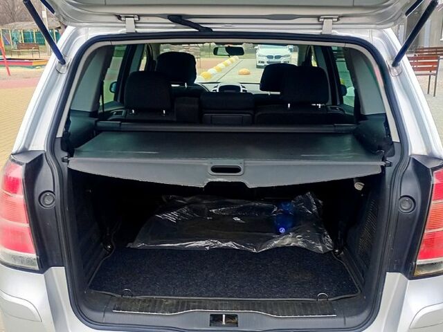 Сірий Опель Зафіра, об'ємом двигуна 1.6 л та пробігом 195 тис. км за 5650 $, фото 7 на Automoto.ua