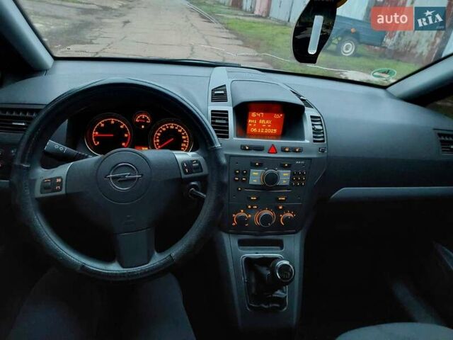 Серый Опель Зафира, объемом двигателя 1.91 л и пробегом 280 тыс. км за 4700 $, фото 10 на Automoto.ua