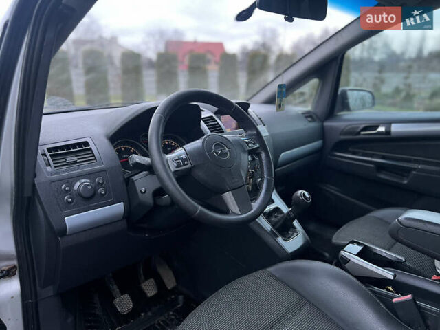 Серый Опель Зафира, объемом двигателя 1.9 л и пробегом 280 тыс. км за 4400 $, фото 27 на Automoto.ua