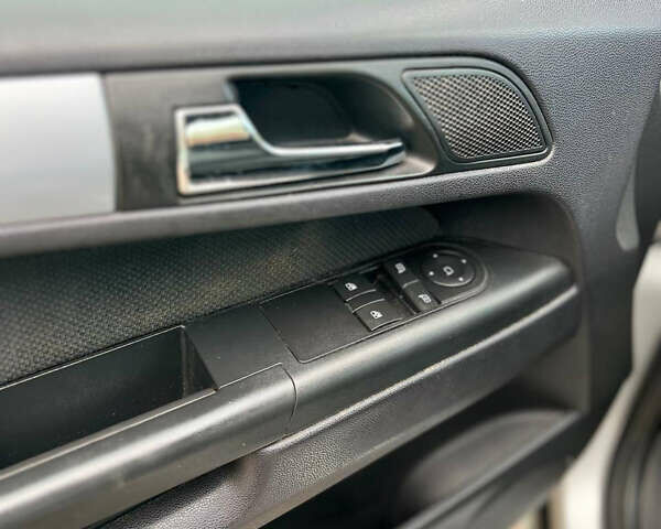 Сірий Опель Зафіра, об'ємом двигуна 1.6 л та пробігом 180 тис. км за 5700 $, фото 19 на Automoto.ua