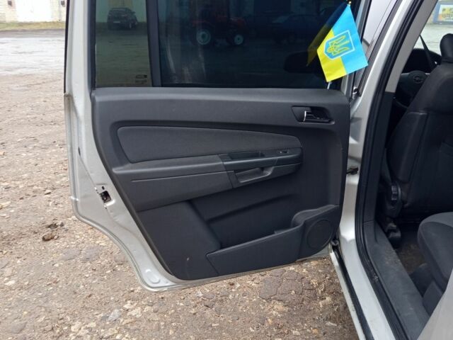 Серый Опель Зафира, объемом двигателя 1.9 л и пробегом 230 тыс. км за 3200 $, фото 10 на Automoto.ua