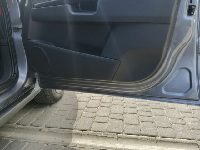 Серый Опель Зафира, объемом двигателя 1.8 л и пробегом 209 тыс. км за 5150 $, фото 20 на Automoto.ua