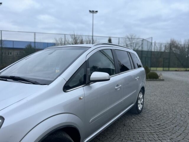 Серый Опель Зафира, объемом двигателя 1.9 л и пробегом 280 тыс. км за 4400 $, фото 7 на Automoto.ua