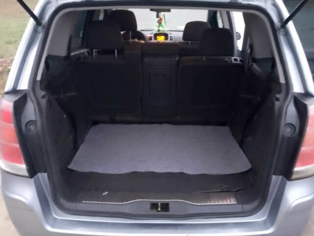 Серый Опель Зафира, объемом двигателя 1.6 л и пробегом 270 тыс. км за 5600 $, фото 21 на Automoto.ua