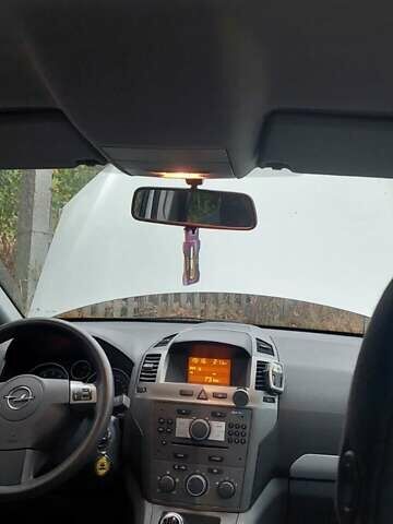 Серый Опель Зафира, объемом двигателя 1.8 л и пробегом 240 тыс. км за 4600 $, фото 7 на Automoto.ua