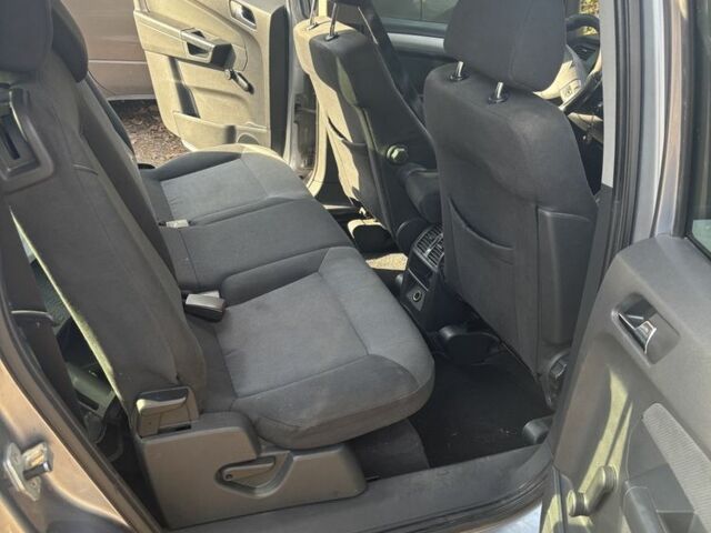 Серый Опель Зафира, объемом двигателя 1.8 л и пробегом 300 тыс. км за 4200 $, фото 3 на Automoto.ua